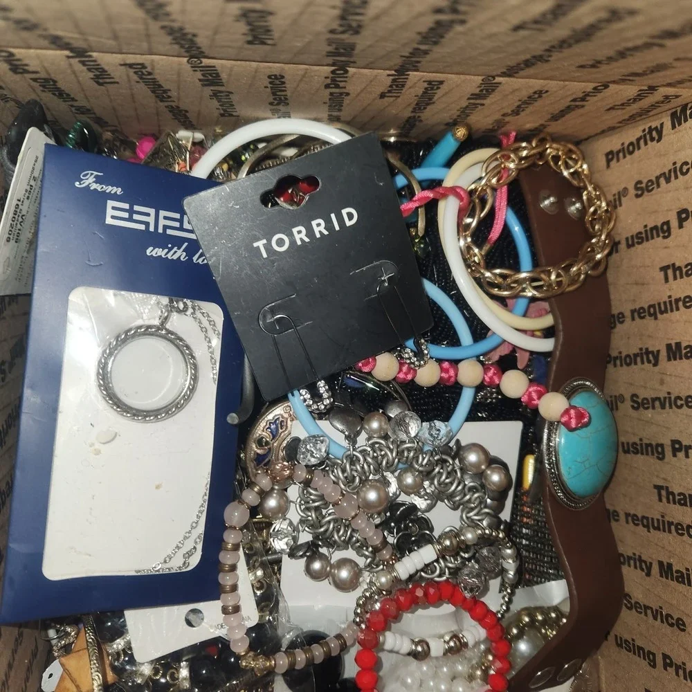 11 Lbs ALL True CRAFT REPAIR Junk  Jewelry Lot Bottom Of Bag Beads Smalls - Picture 2 of 7